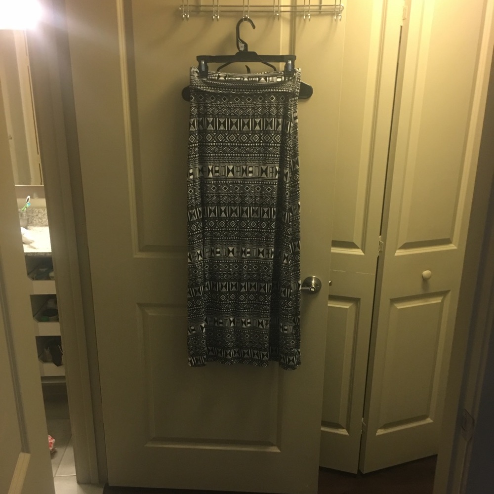 Black and white maxi skirt size medium
